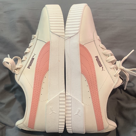 Cream pumas with pink stripe - US women’s 7 - worn once, in great condition - Picture 4 of 8